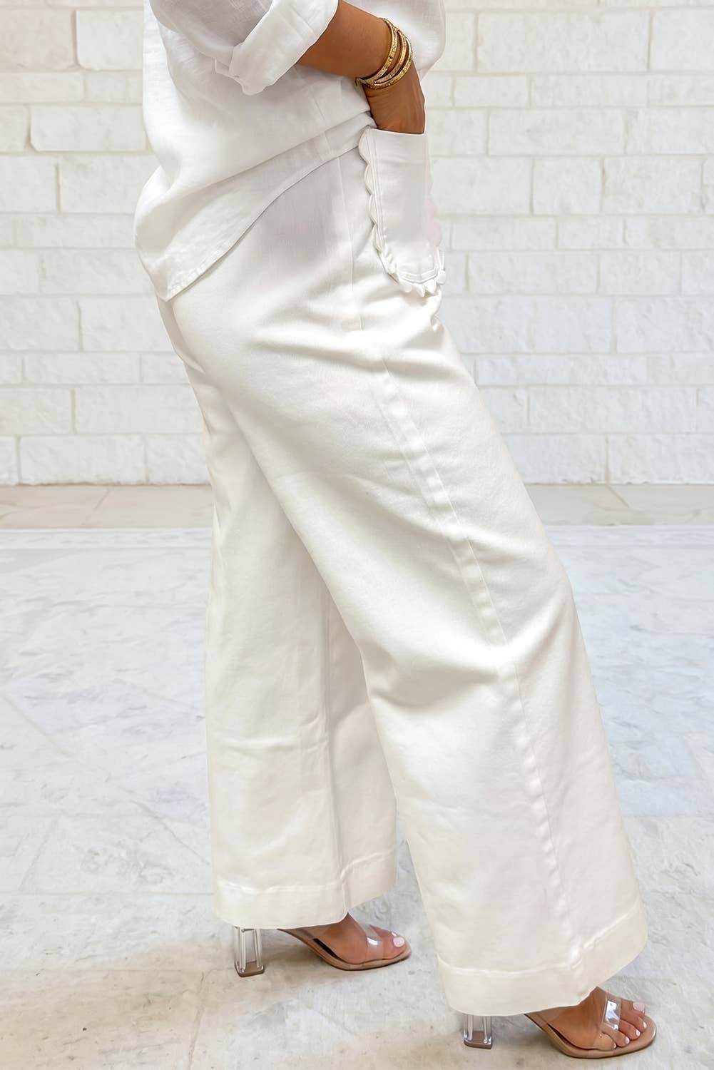 Solid Color Scalloped Patch Pocket Shift Jeans