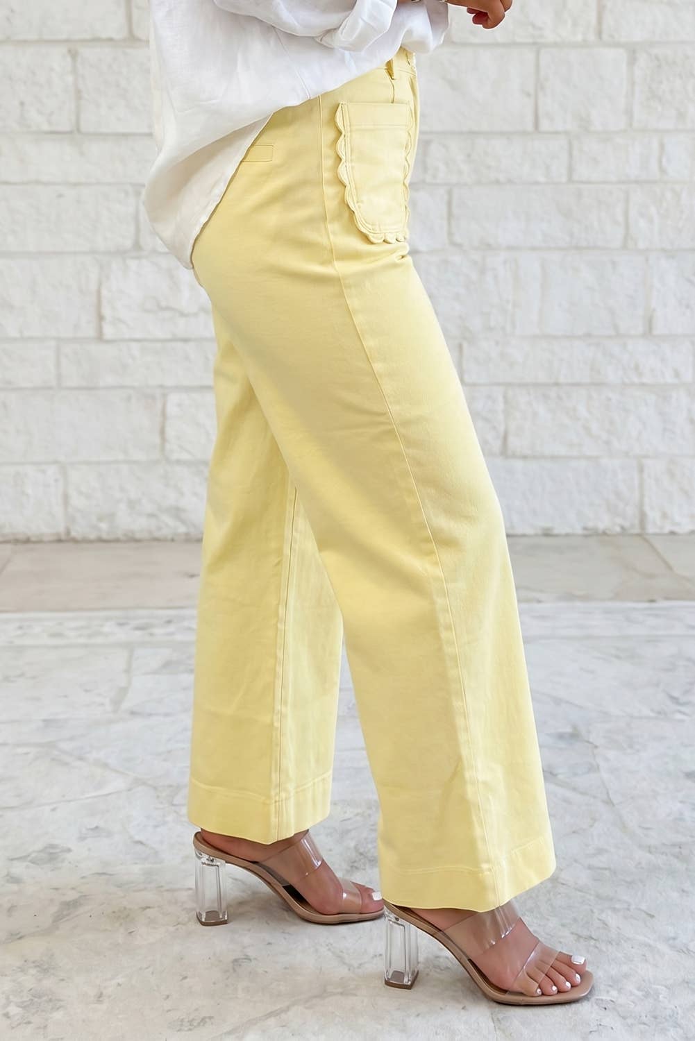 Solid Color Scalloped Patch Pocket Shift Jeans