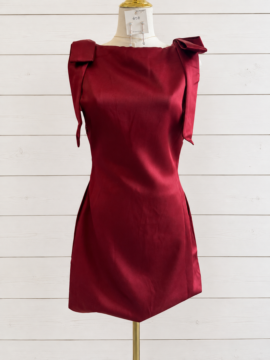 Shoulder bow beauty, dress, maroon