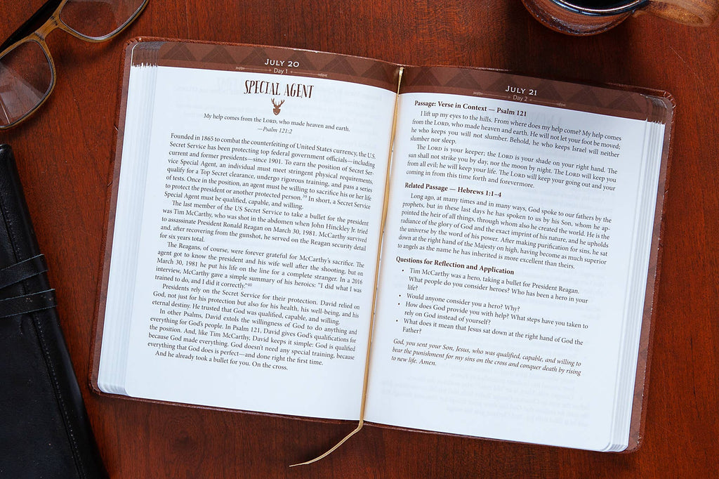 Daily Strength for Men (Devotional)